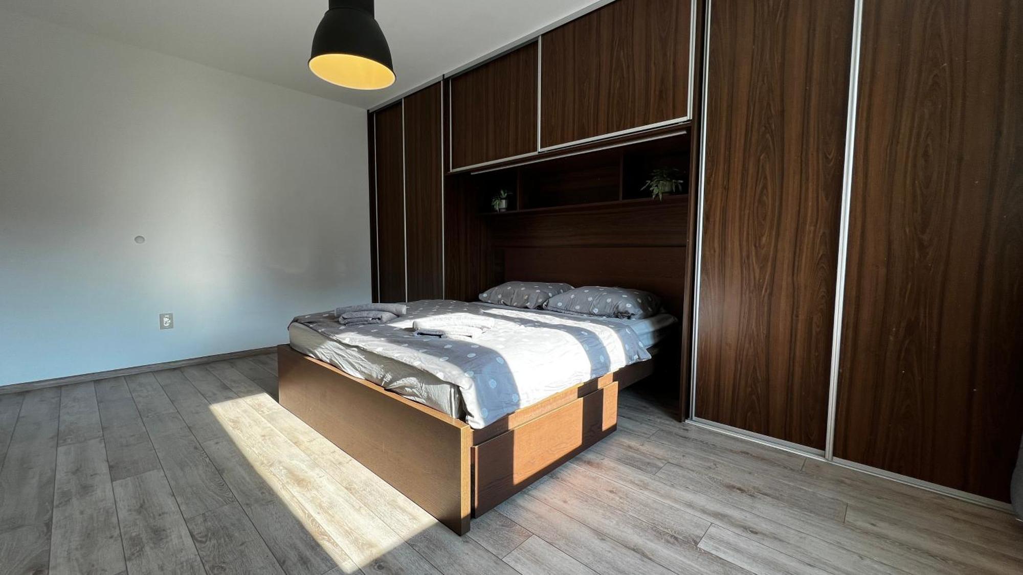 Industrial Apartment I 24Hr Self Check-In I Free Parking & Coffee Banská Bystrica Exterior photo