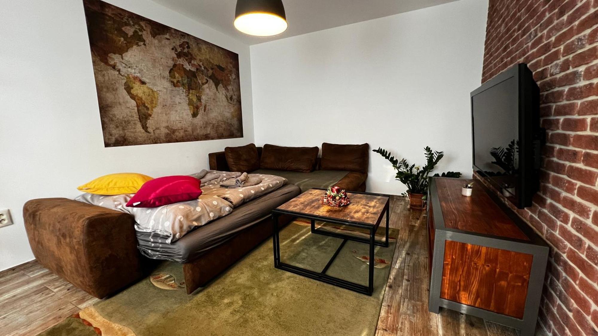 Industrial Apartment I 24Hr Self Check-In I Free Parking & Coffee Banská Bystrica Exterior photo