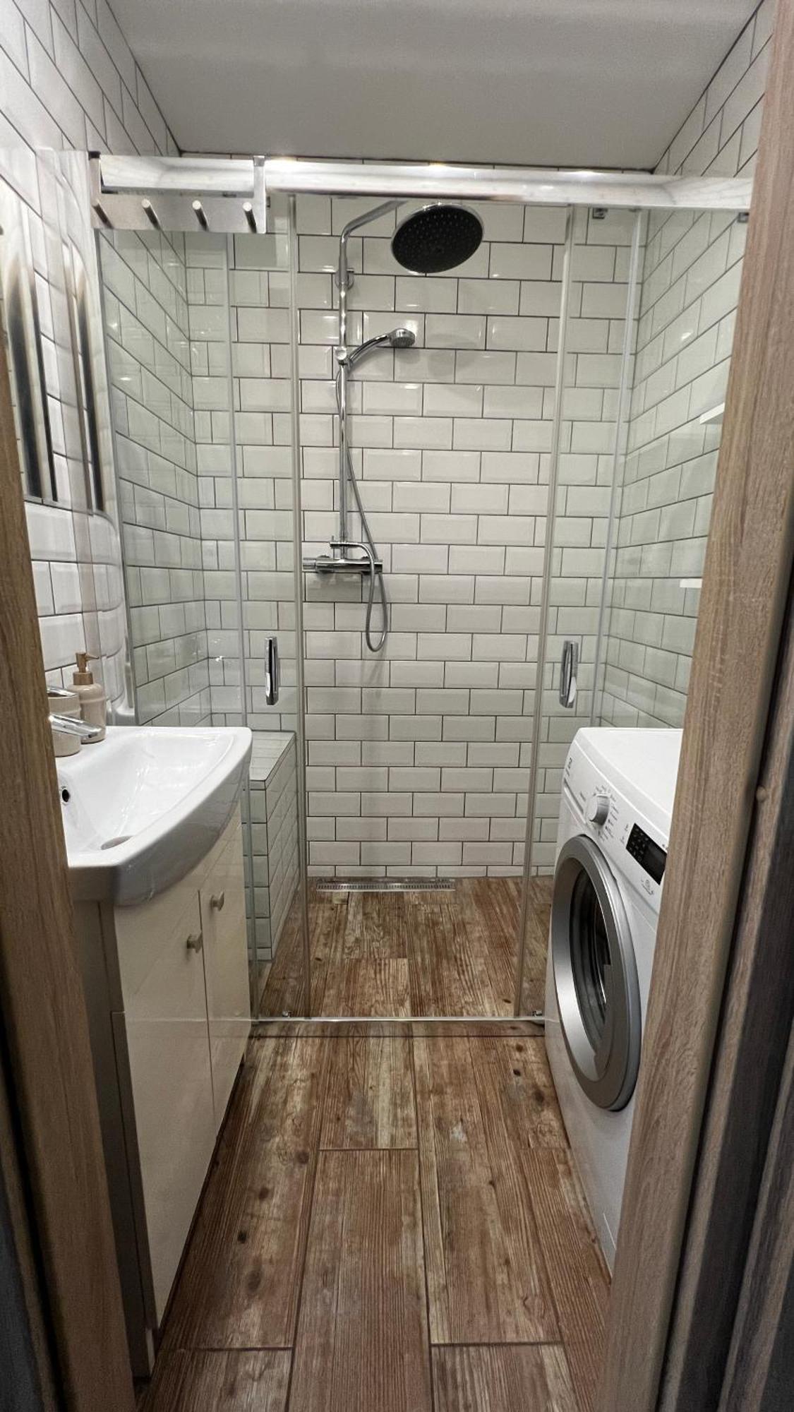 Industrial Apartment I 24Hr Self Check-In I Free Parking & Coffee Banská Bystrica Exterior photo