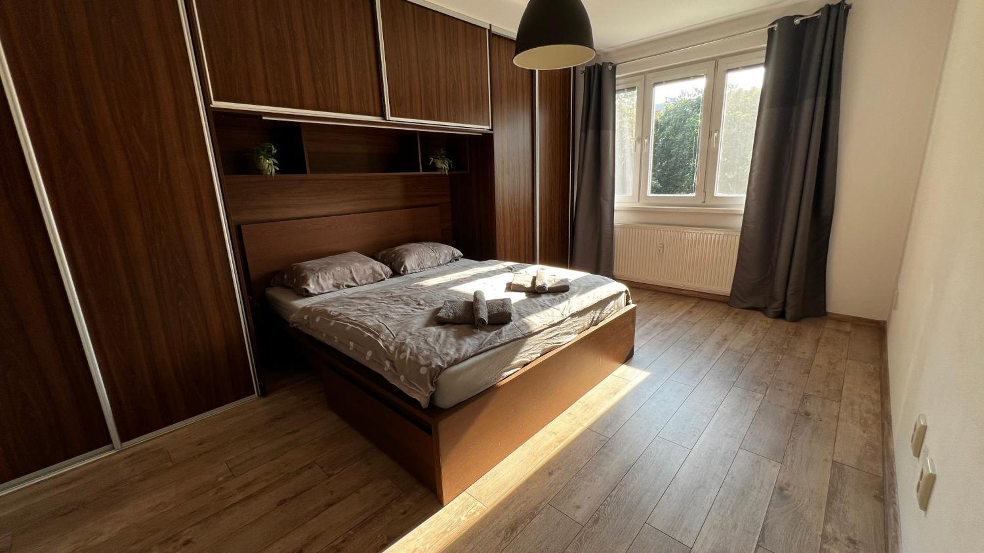 Industrial Apartment I 24Hr Self Check-In I Free Parking & Coffee Banská Bystrica Exterior photo