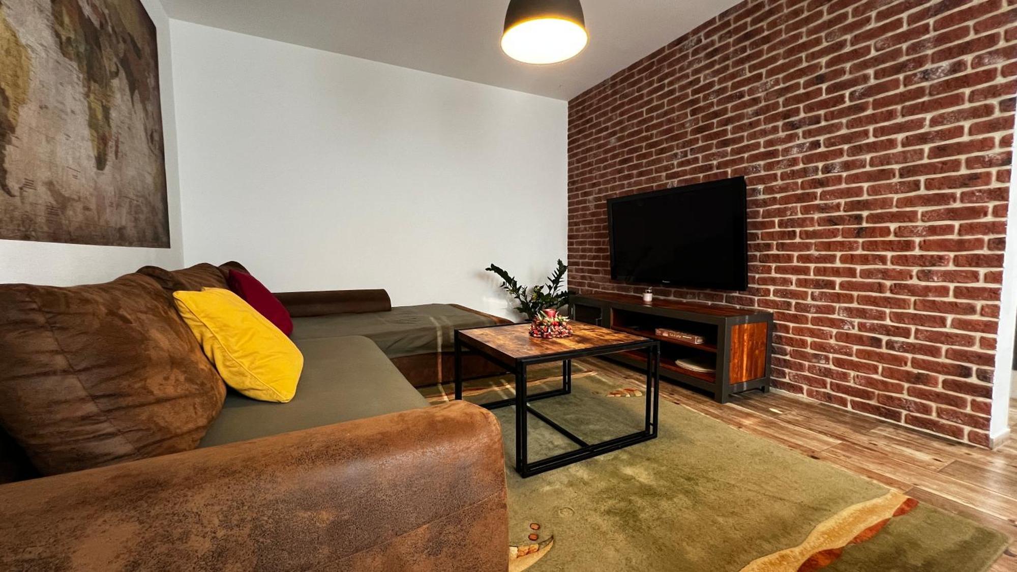 Industrial Apartment I 24Hr Self Check-In I Free Parking & Coffee Banská Bystrica Exterior photo